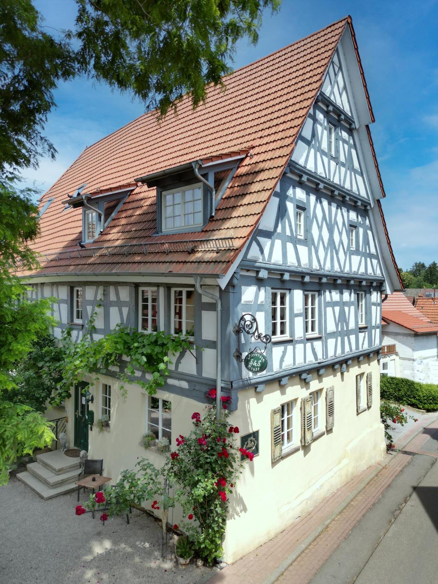 Stevenson House 3*